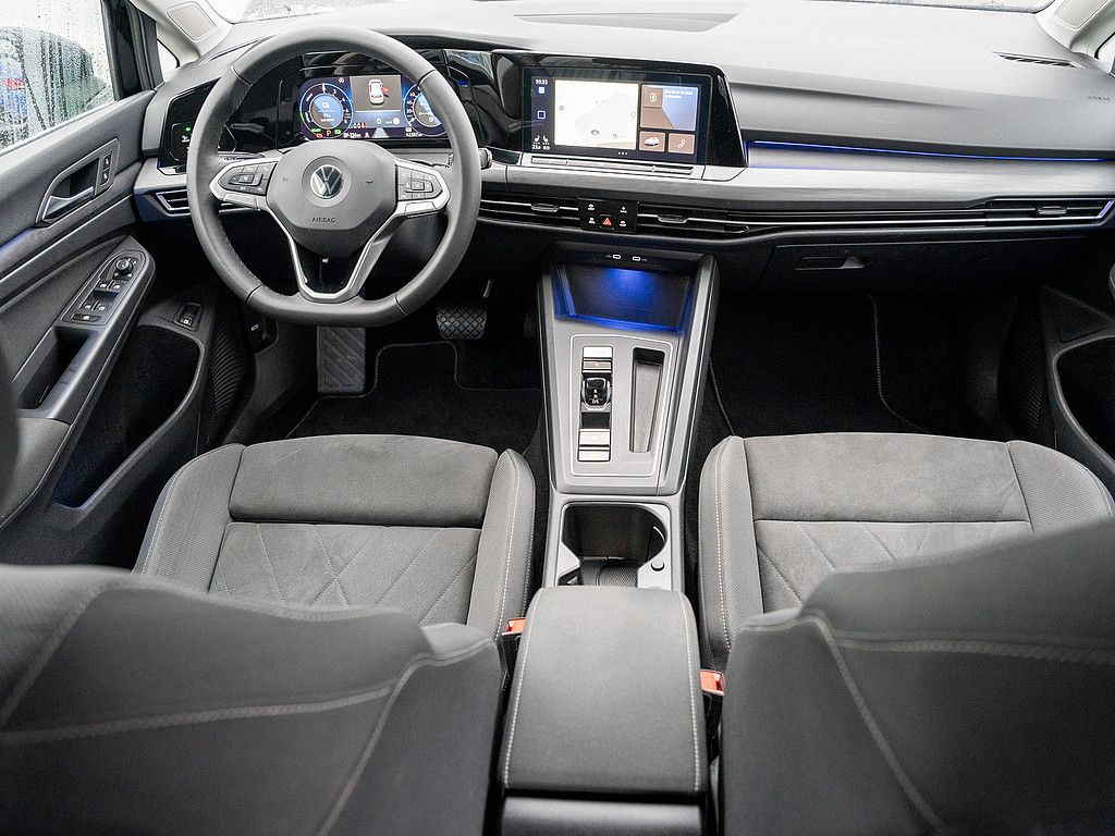 Fahrzeugabbildung Volkswagen Golf VIII 1.4 eHybrid Style AHK MATRIX KAMERA NA