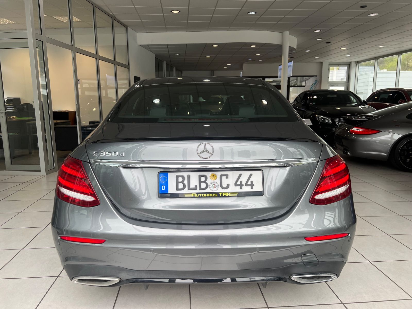 Fahrzeugabbildung Mercedes-Benz E 350 AMG LINE * Widescreen * Ahk *
