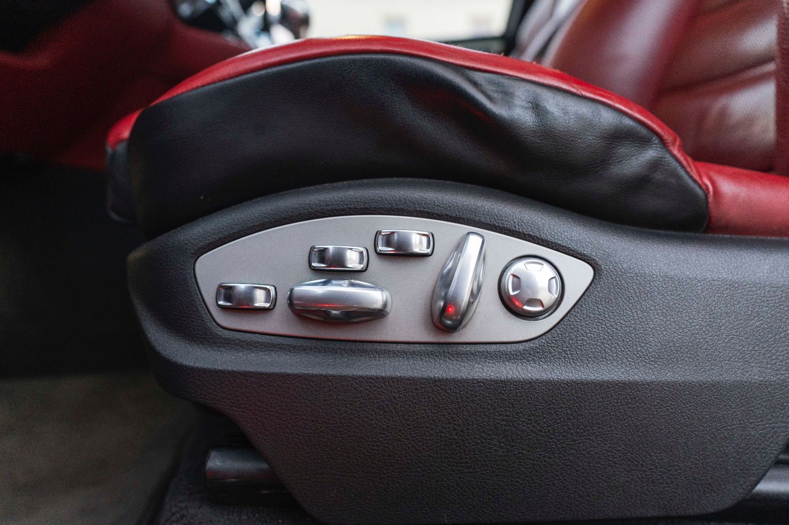 Fahrzeugabbildung Porsche Cayenne Turbo S BURMESTER SPORT-CHRONO ORI. LACK