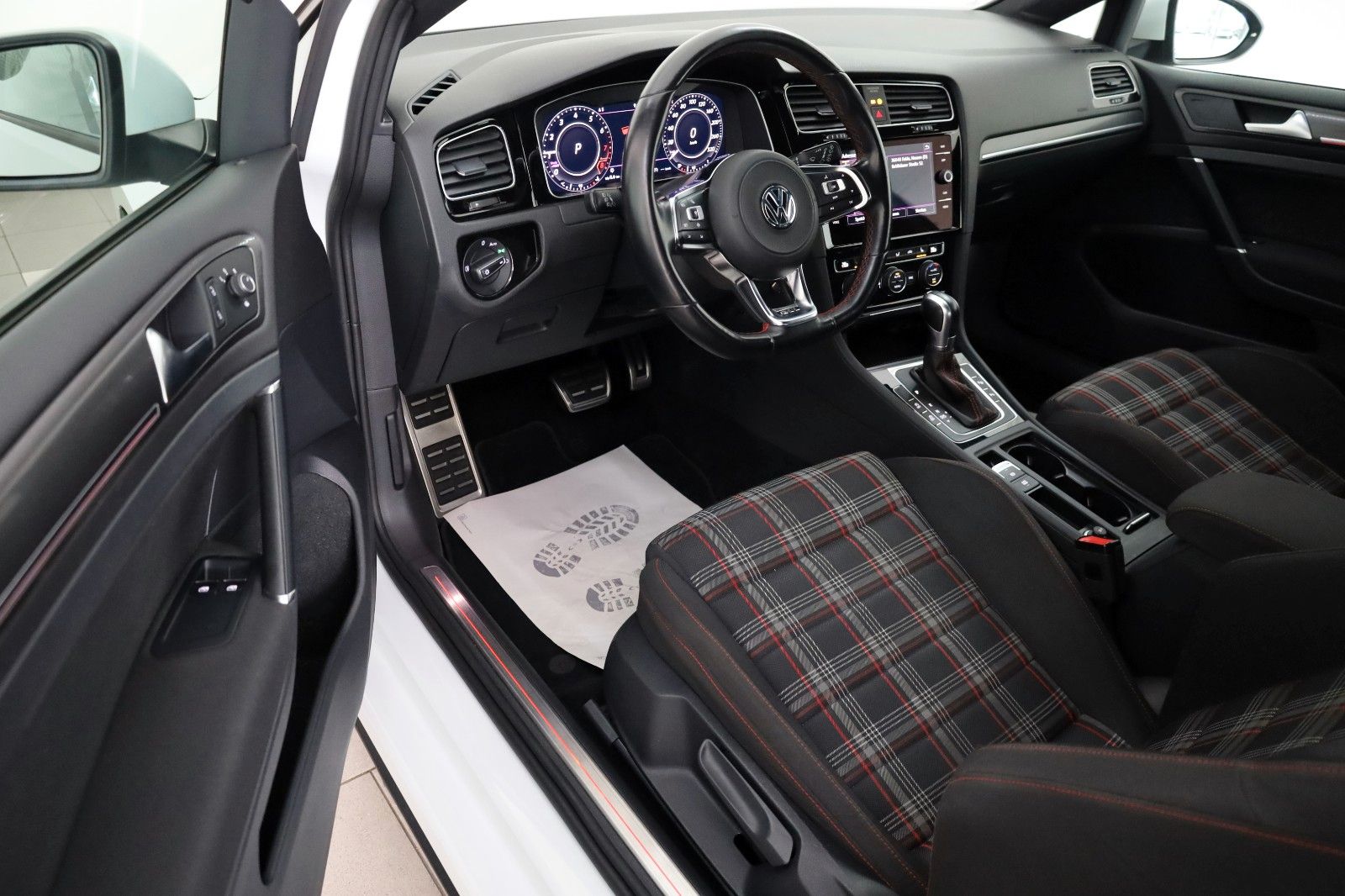 Fahrzeugabbildung Volkswagen Golf VII Lim. GTI Performance Navi,LED,SH,ACC