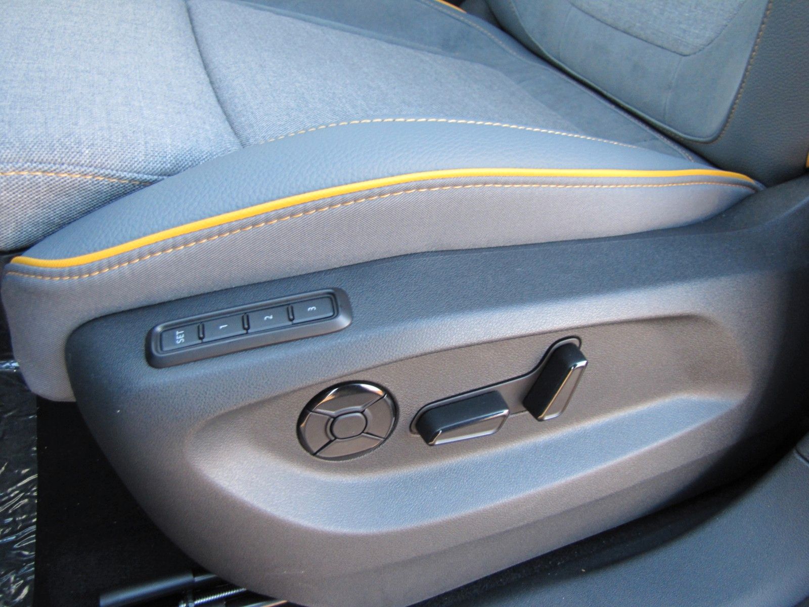 Fahrzeugabbildung SKODA Kodiaq Selection 2.0 TDI 150PS 7-Gang DSG