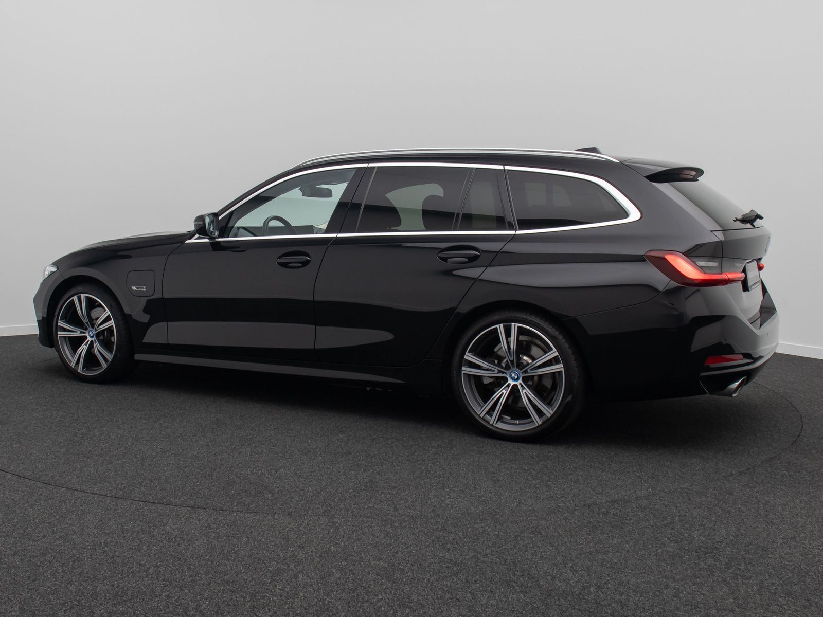 Fahrzeugabbildung BMW 330e Panorama DAB CockPit+ Widscreen PDC 19Zoll