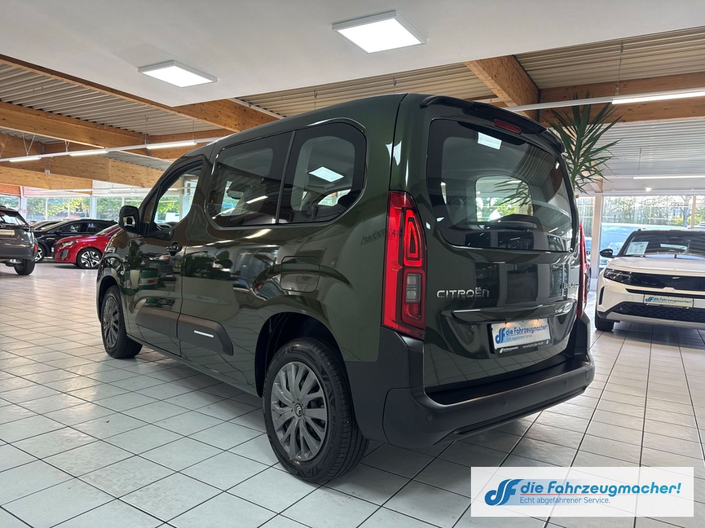 Fahrzeugabbildung Citroën Berlingo Plus Elektro Kombi M LED CarPlay Androi