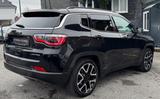 Jeep Compass Limited FWD AUT+NAV+ALLW+KAM+SHZ+LHZ+BT+ - Jeep Compass Allradantrieb Geländewagen Limited mit Benzin-Antrieb