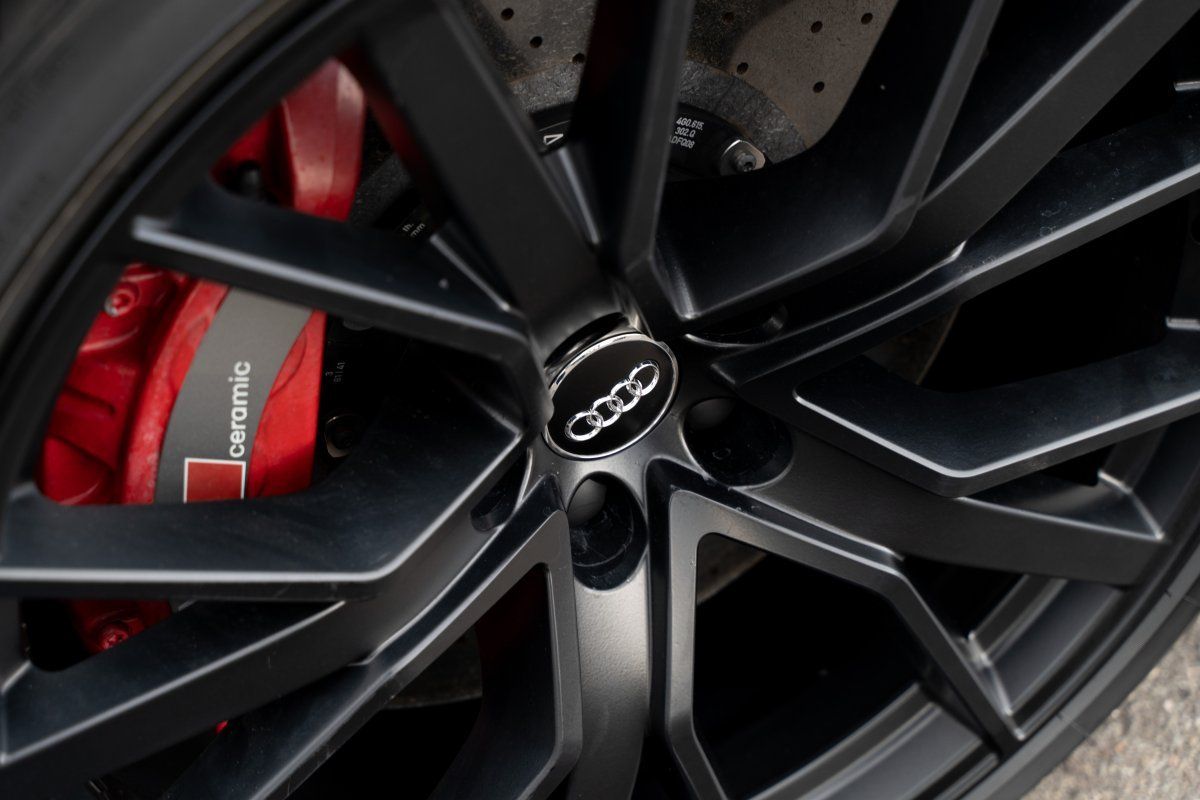 Audi RS6 (Avant performance ABT/Akrapovic/Keramik/1.Hd)