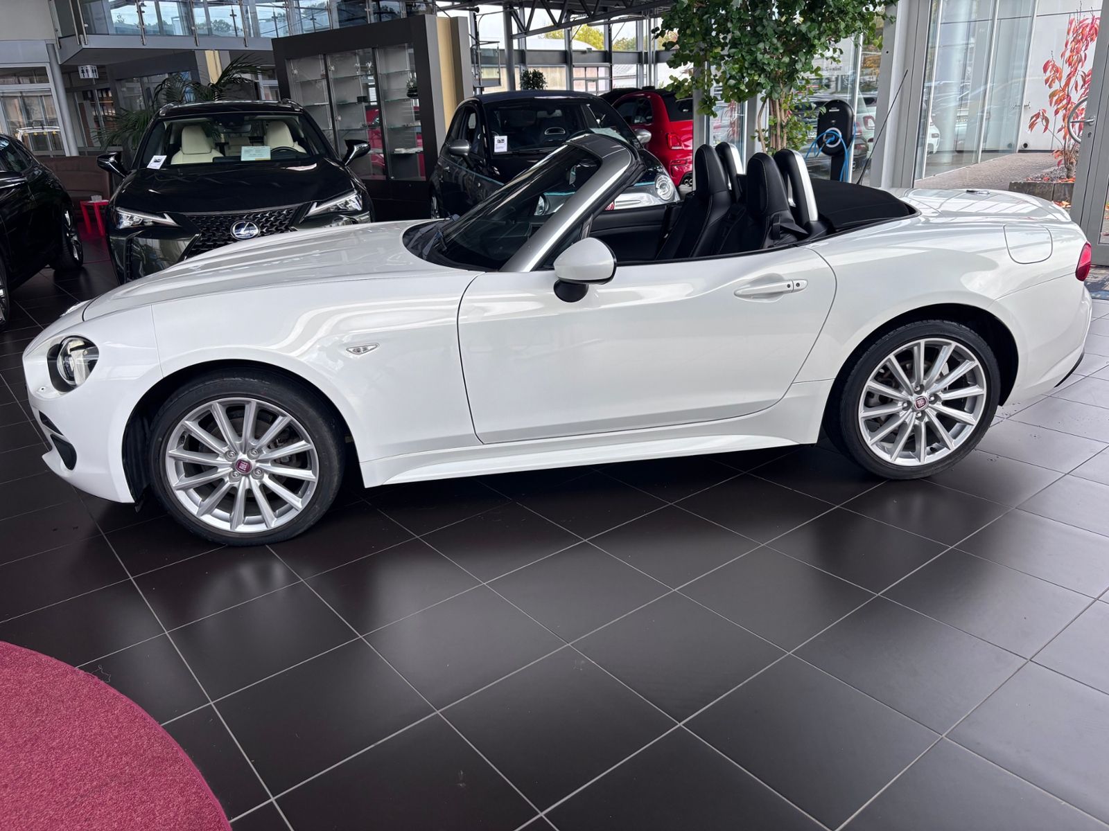 Fahrzeugabbildung Fiat 124 Spider Lusso LED NAVI ALU