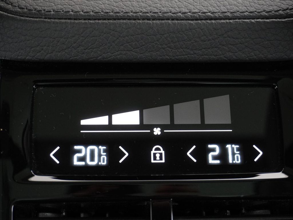 Volvo XC90 2.0 T8 Twin motor AWD Momentum panorama dac