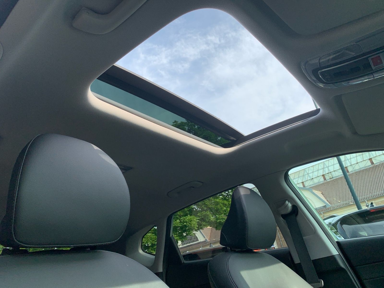 Fahrzeugabbildung Hyundai KONA 1.6 T-GDI 7-DCT Prime el.SD Leder