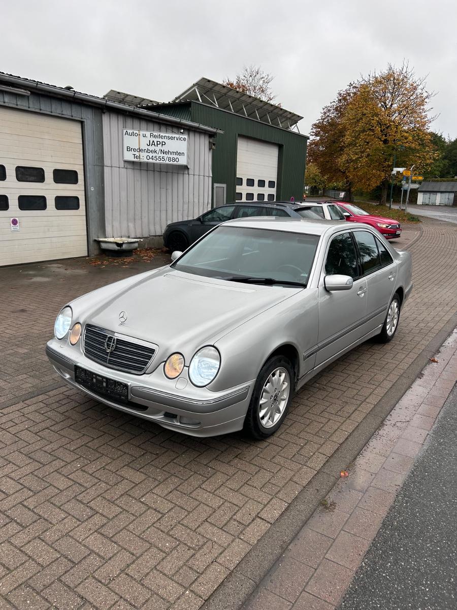 Mercedes-Benz E 240