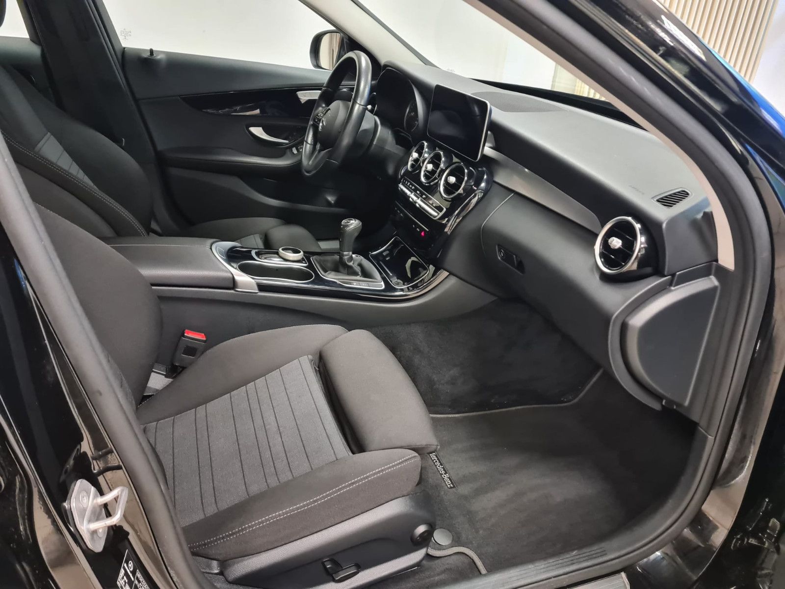 Fahrzeugabbildung Mercedes-Benz C 180d T-Modell / LED HP / GEPFLEGT /