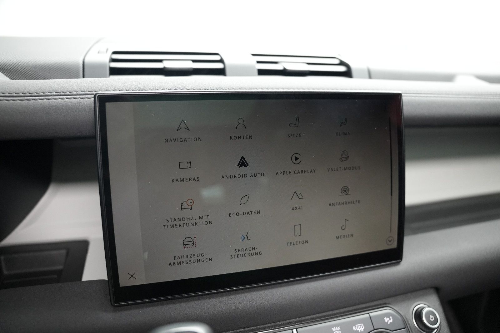 Fahrzeugabbildung Land Rover Defender 110 SE*Panorama*Meridian*360°KAM*Memory
