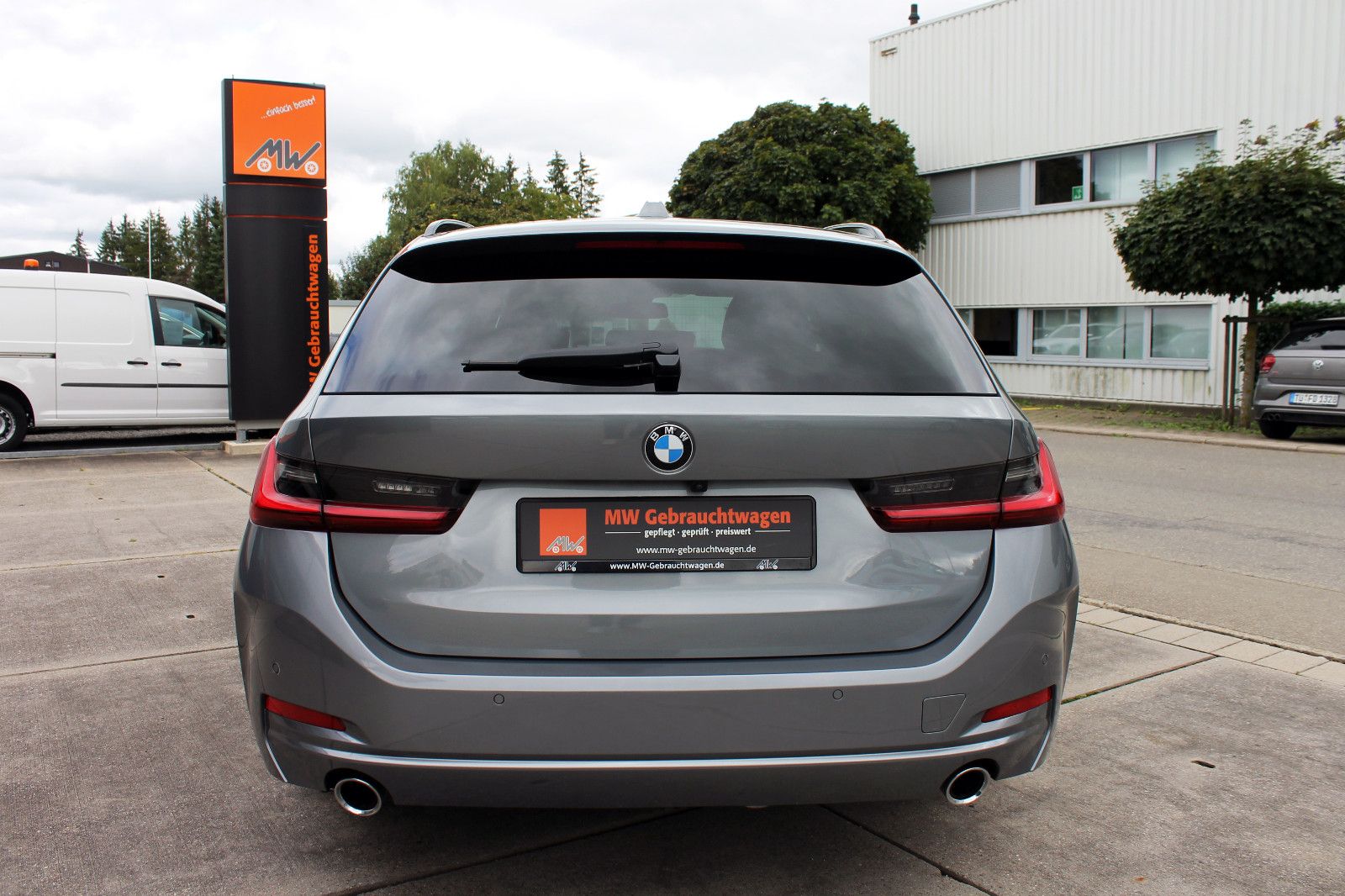 Fahrzeugabbildung BMW 318d Touring Steptr. LED ACC KAM AHK NAV CarPlay