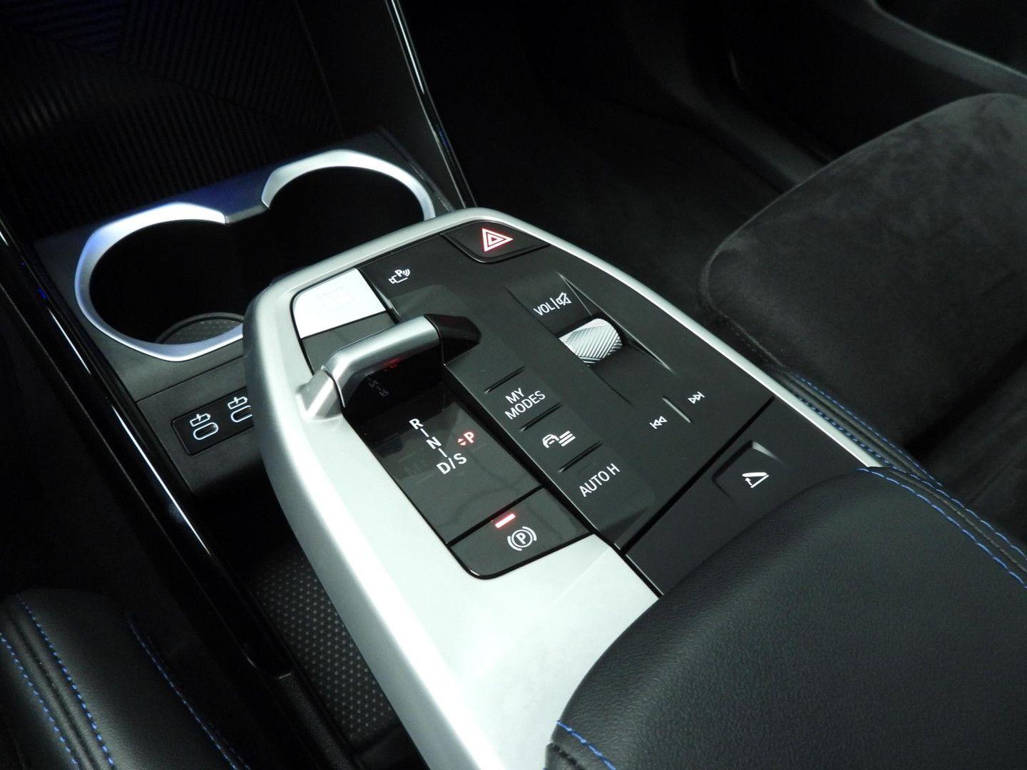 BMW X1 sDrive20i M-Sportpakket LED navi AHK, миниатюра 16