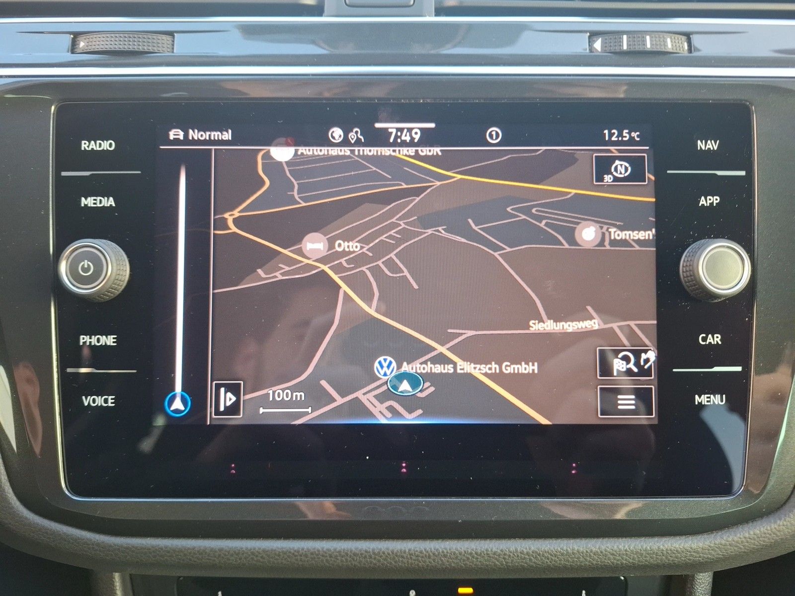 Fahrzeugabbildung Volkswagen Tiguan TDI Life DSG 4M LED AHK Navi AID HUD ACC