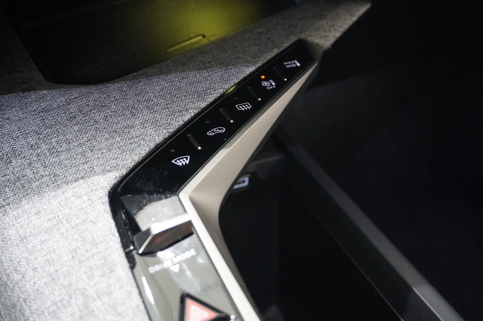 Fahrzeugabbildung Peugeot 3008 Hybrid 145 ALLURE NAVI/LED/360°/SPORT/DAB+