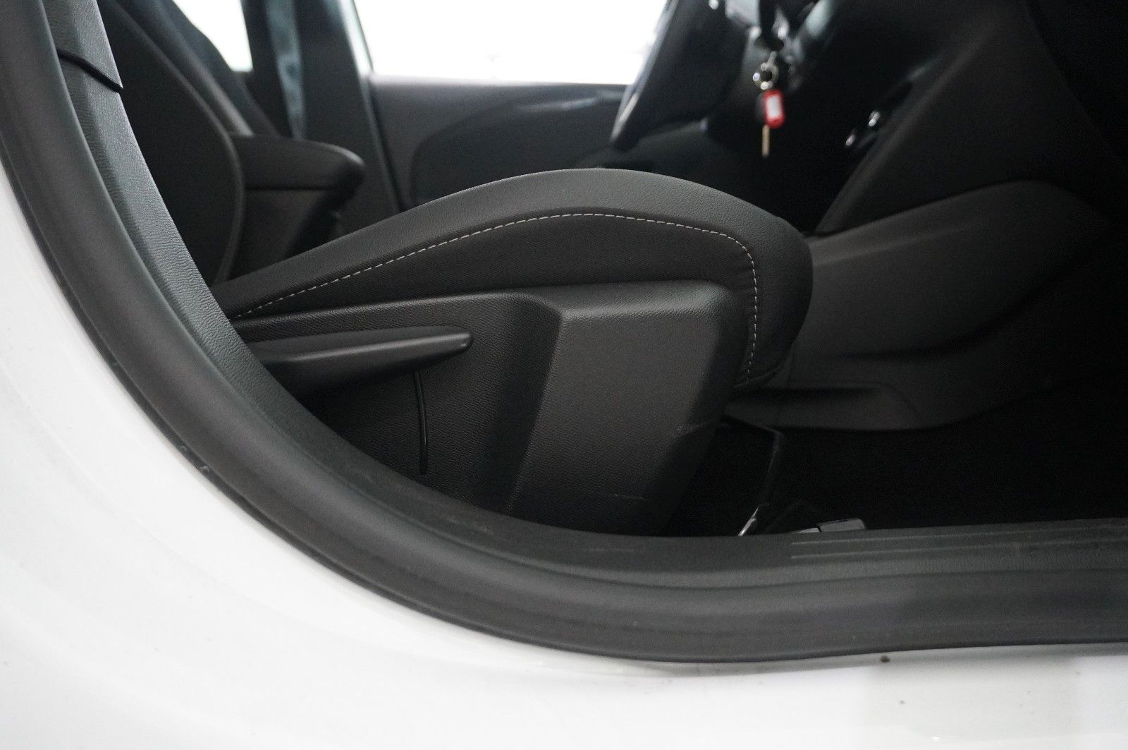 Fahrzeugabbildung Opel Corsa F 1.2T ELEGANCE NAVI/LED/KAMERA/SPORT/VIRT