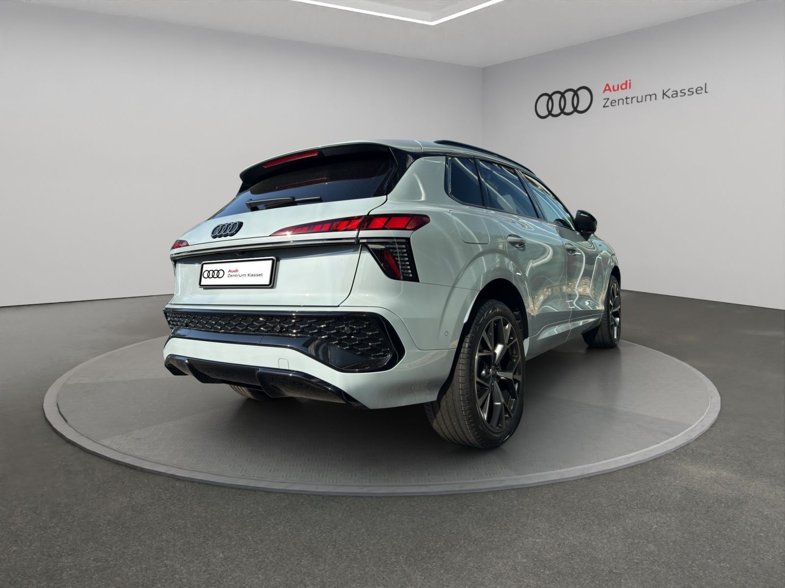 Audi Q3 SUV e-hybrid S line Matrix LED Pano HuD B&O foto 5