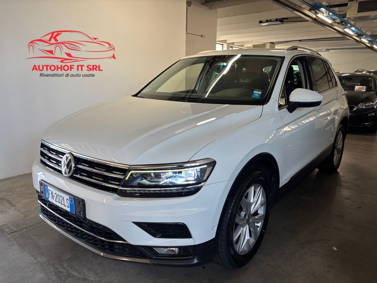 Volkswagen Tiguan - 1