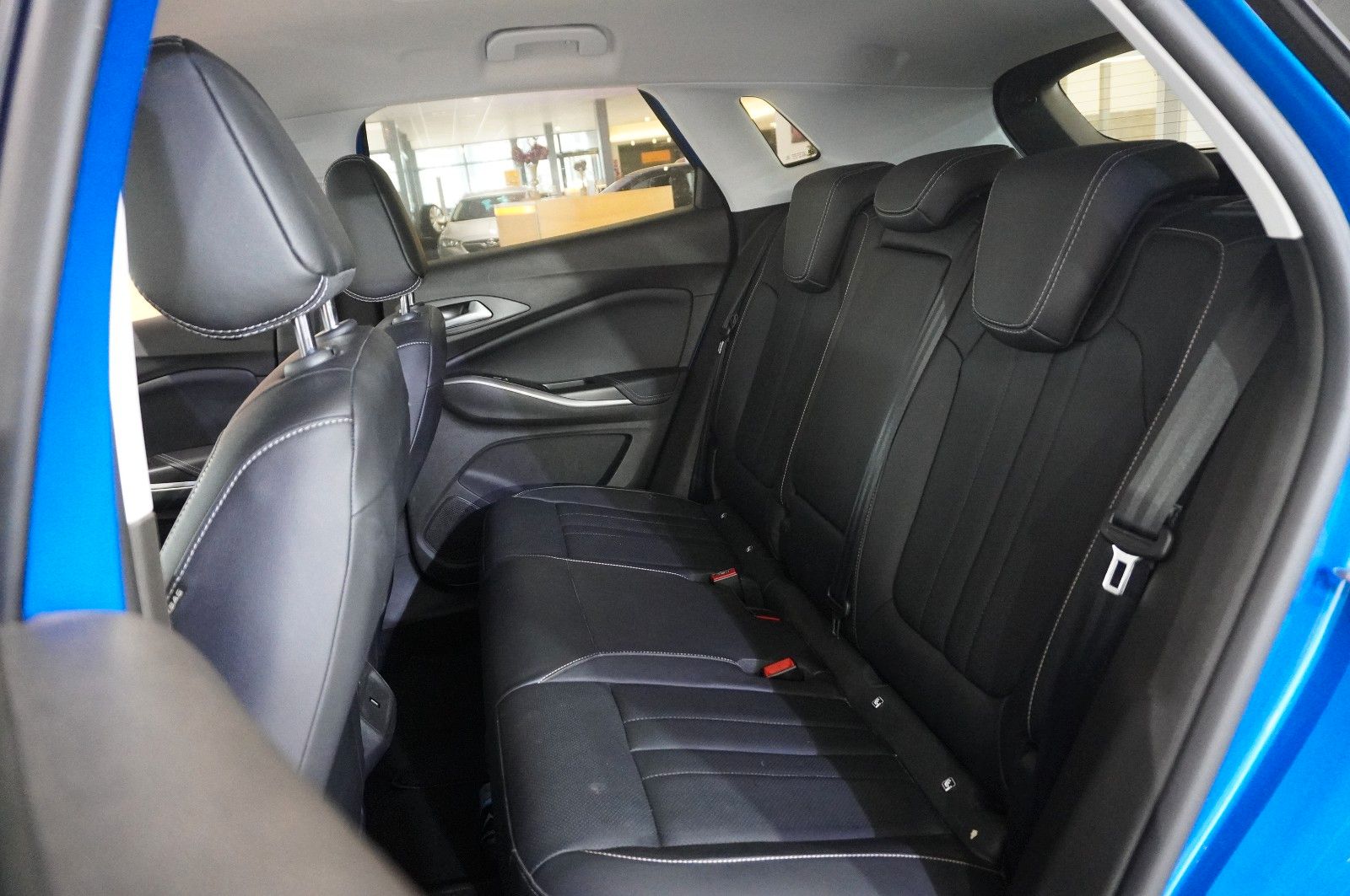 Fahrzeugabbildung Opel Grandland (X) 1.6 HYBRID 4X4 ULTIM. NAVI/360°/SH