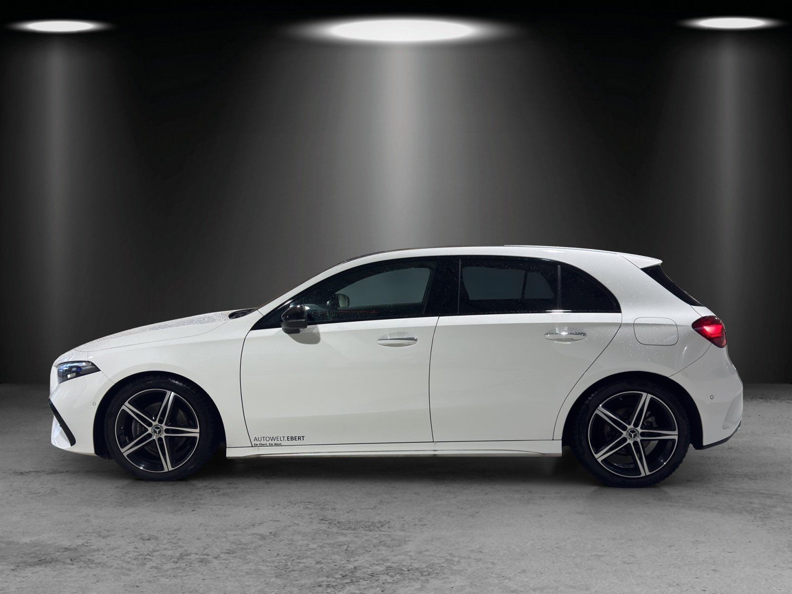 Fahrzeugabbildung Mercedes-Benz A 180d AMG Pano MULTIBEAM KeyGO NIGHT Kamera