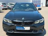 BMW 330 i 3 Touring xDrive Sport Line Garantie *Pano - gebrauchte BMW 330 aus dem Jahr 2019