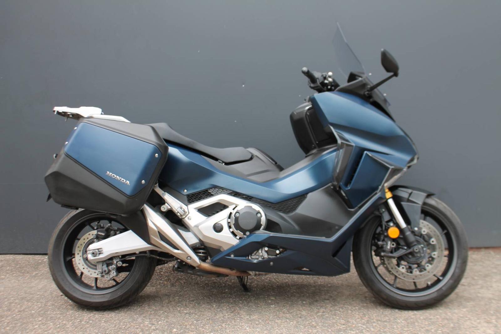 Honda Forza 750 mit 48PS Drosselung + Koffer