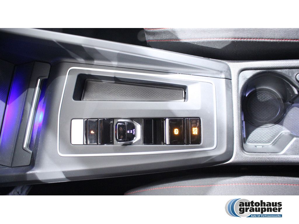 Volkswagen Golf VIII 2.0 TSI GTI DSG PDC NAVI HUD LED PANO foto 13