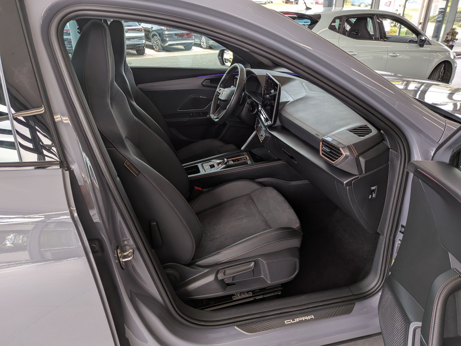 Fahrzeugabbildung CUPRA Formentor 1.5 eTSI Pano Sennh DCC Matrix AHK 19"