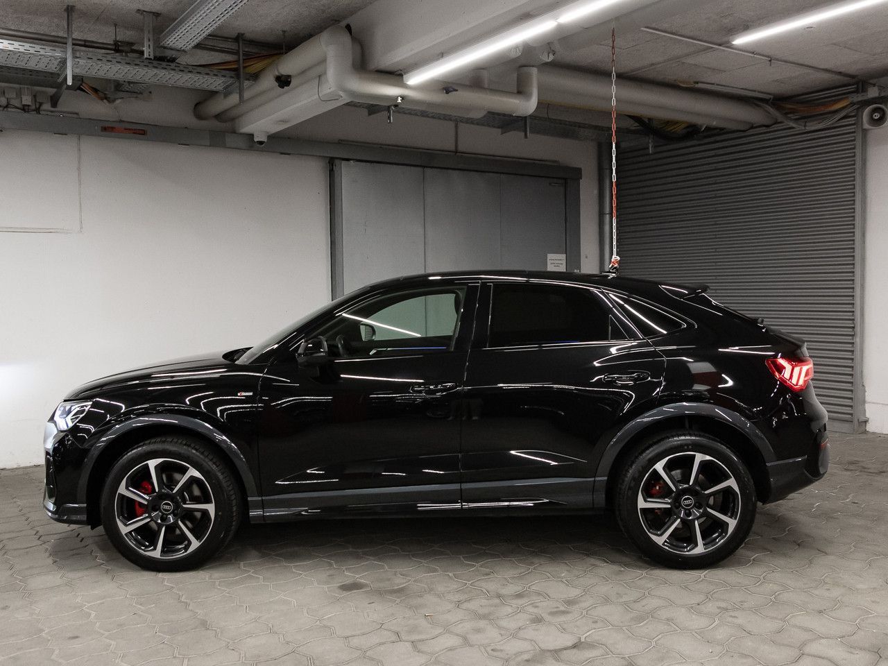 Audi Q3 Sportback 40 TFSI quattro S line Matrix AHK foto 4