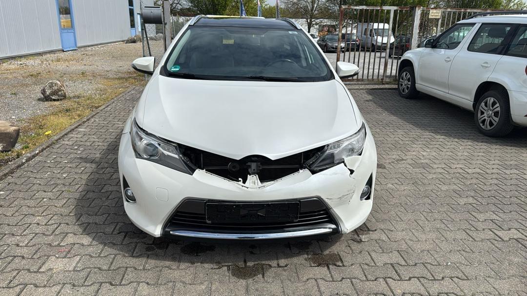 Toyota Auris Touring Sports Hybrid Life+