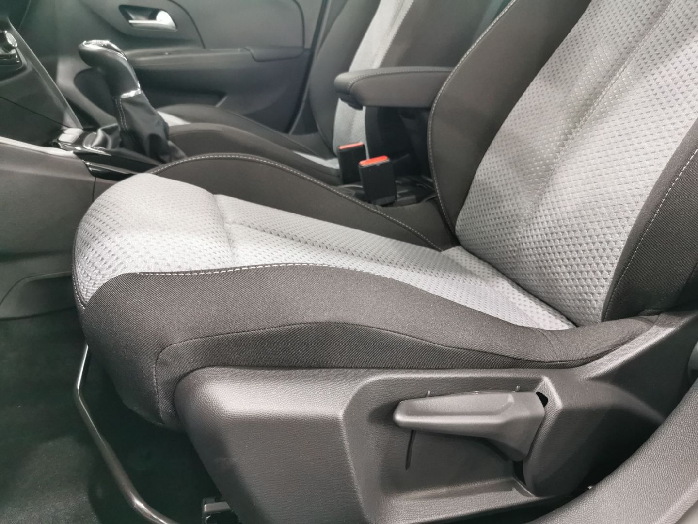 Fahrzeugabbildung Opel Corsa Edition mit Sonderzins 3,99%