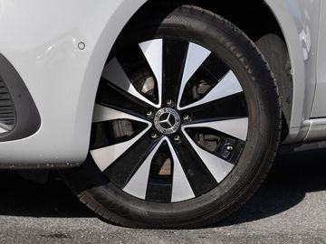 Mercedes V 220 - 4