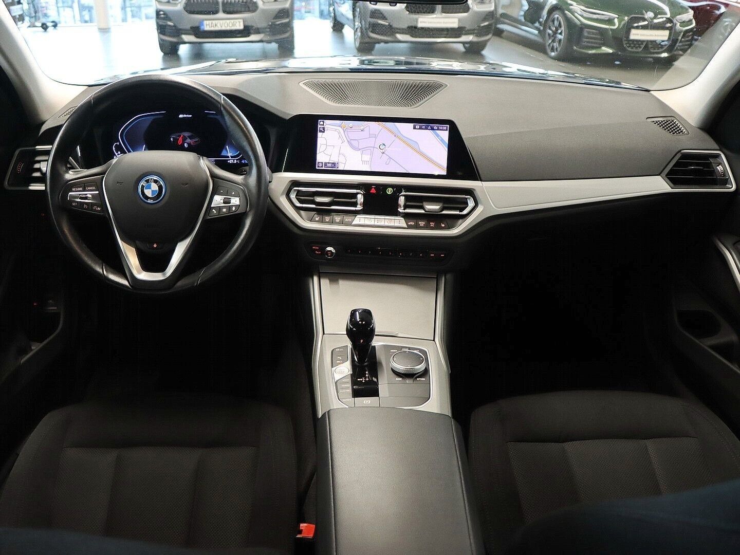 BMW 330e Advantage Head-Up, Kamera foto 10