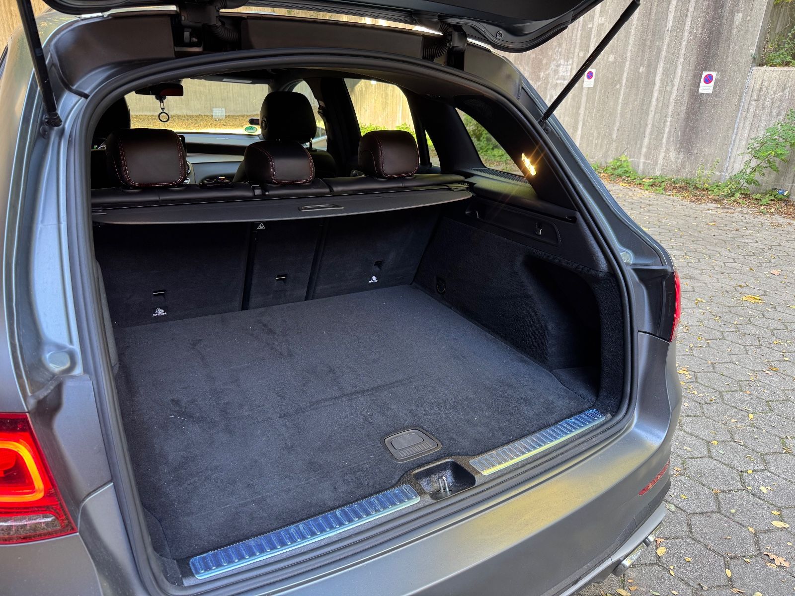 Fahrzeugabbildung Mercedes-Benz GLC 63 AMG 4Matic*BURMESTER*HEADUP*MEMO*LED*TEMP