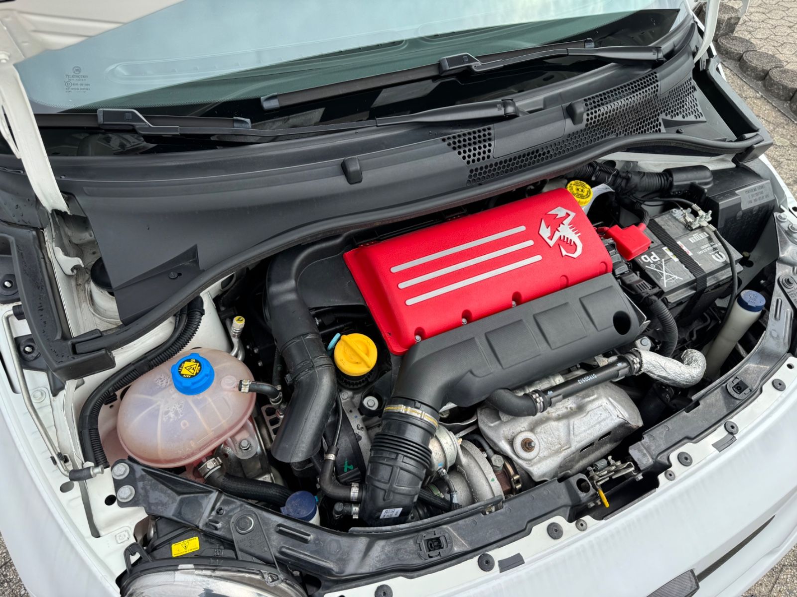 Fahrzeugabbildung Abarth 595 esseesse/CARBON/Akrapovic/MATT/Maxton-Design
