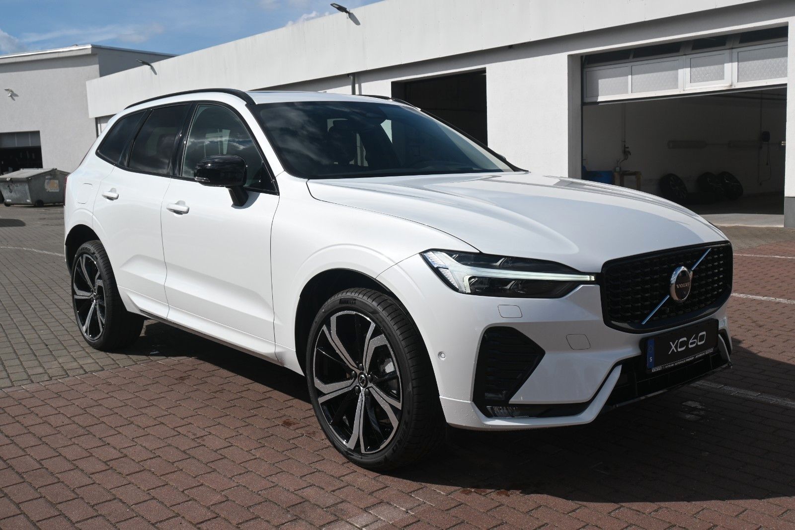 Fahrzeugabbildung Volvo XC60 B4 D AWD Ultimate Dark*STDHZG*360°*LUFT*ACC
