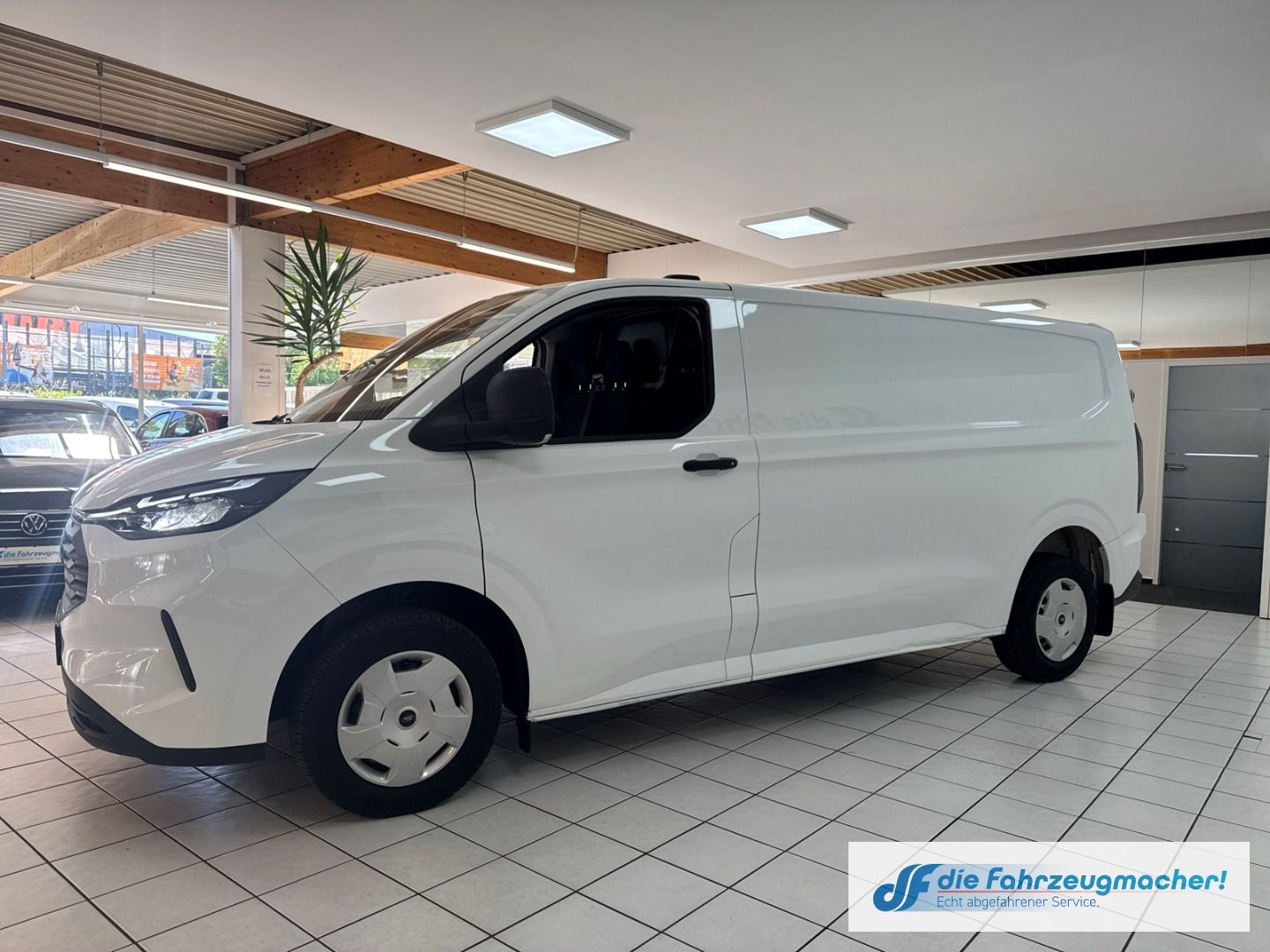 Fahrzeugabbildung Ford Transit Custom Kasten 320 L2 Trend FWD Navi LED