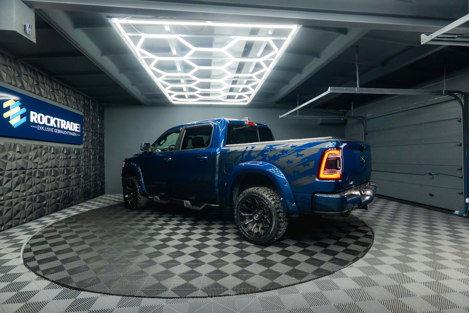 Fahrzeugabbildung Dodge RAM 5.7 V8 HEMI 4x4 OFFROAD Night Limited 19%