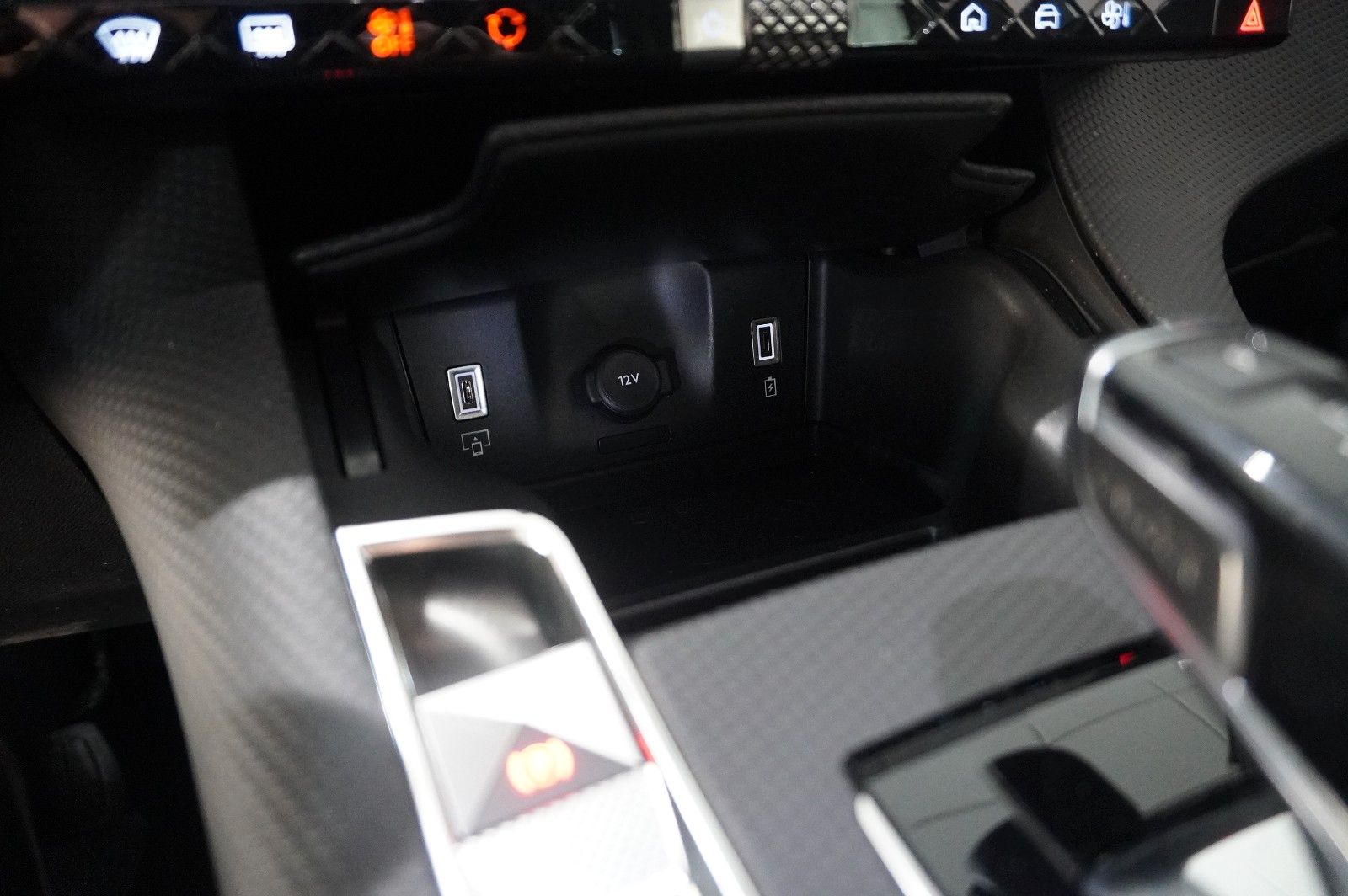 Fahrzeugabbildung DS Automobiles DS7 (Crossback) 1.5D BASTILLE+ NAVI/LED/360°/DAB