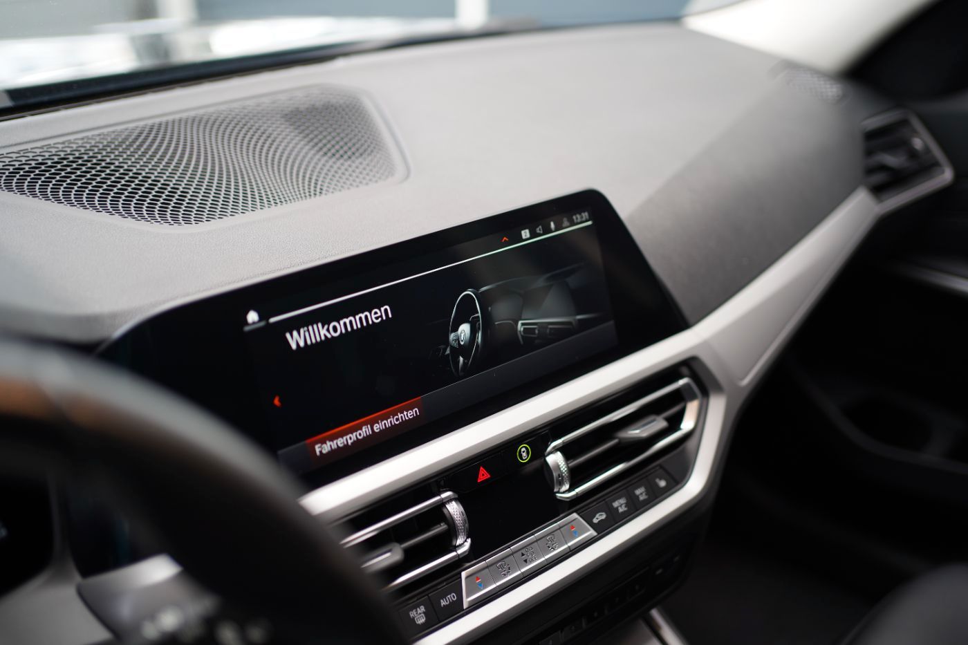 Fahrzeugabbildung BMW 320d Advantage +Teilleder+Live Cockpit Prof.+PDC