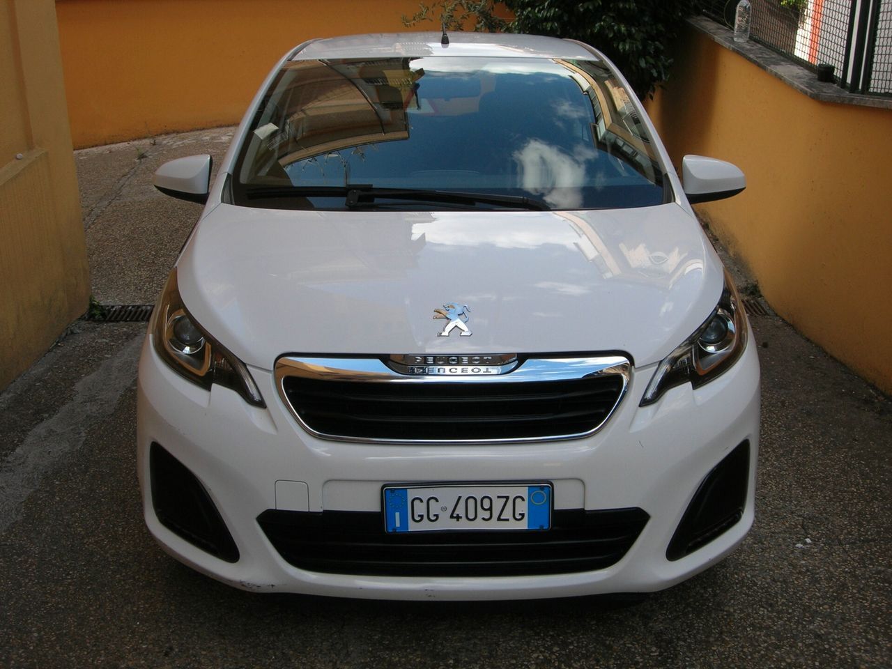 PEUGEOT 108