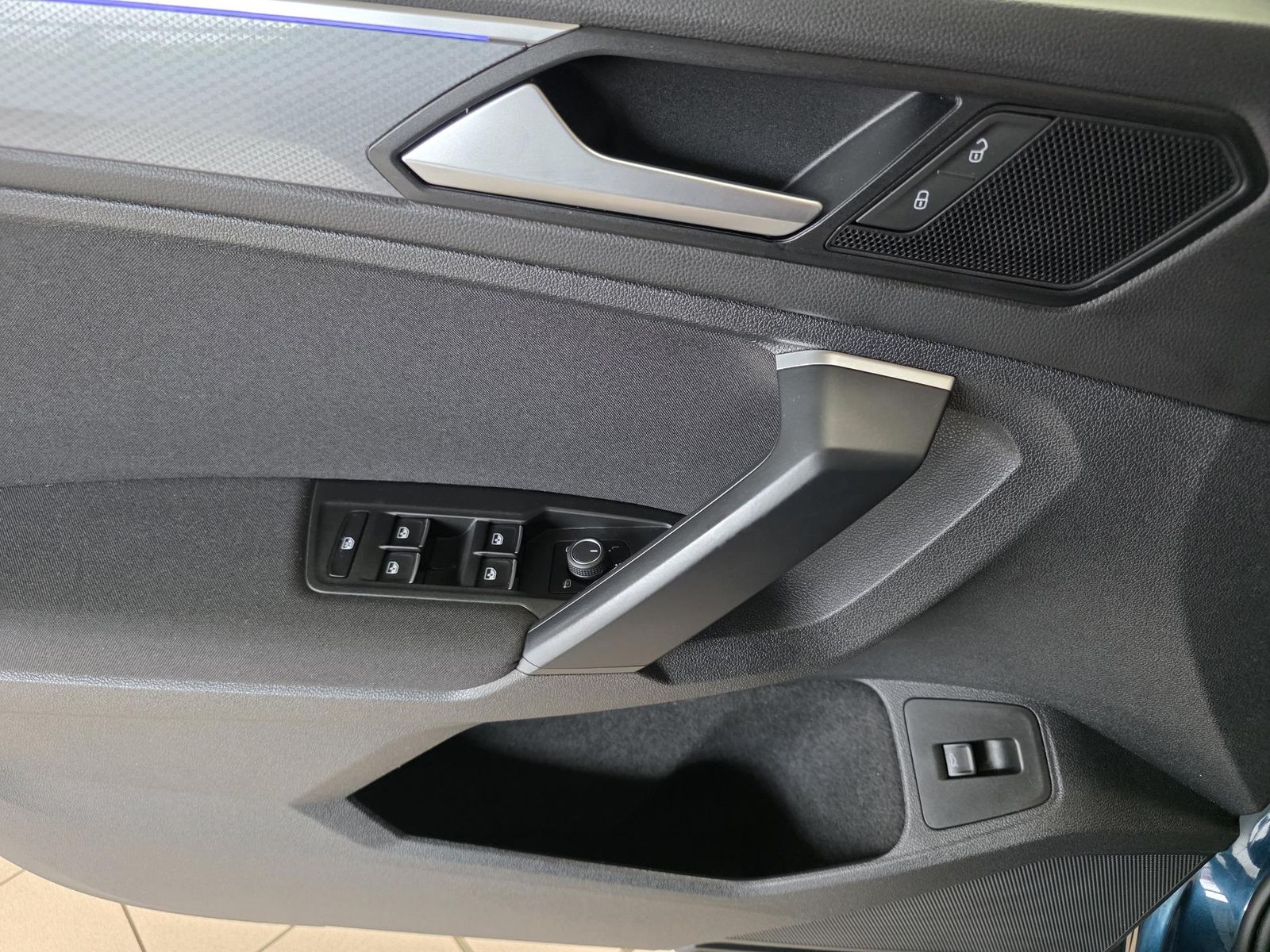 Fahrzeugabbildung Volkswagen Tiguan 1.5 DSG /Virtual/LED/Navi/Spur/FsHz/Ahk
