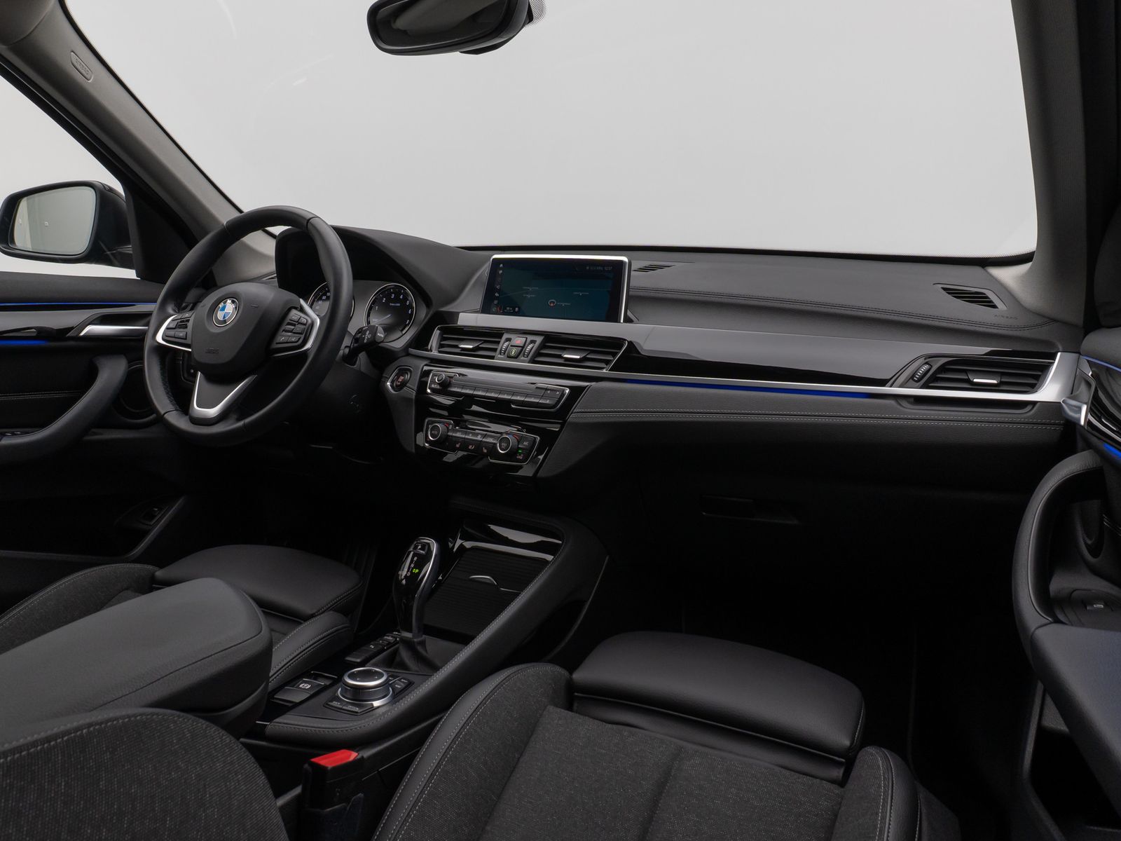 Fahrzeugabbildung BMW X1 sD20i SportLine Parkassistent Lordos DAB LED