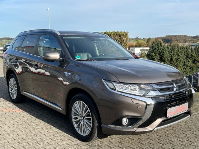 Mitsubishi Outlander PHEV Top 4WD LEDER AHK Erst 52700 km