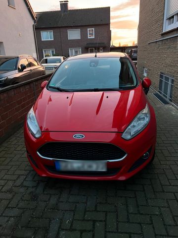 Ford Fiesta in Rot