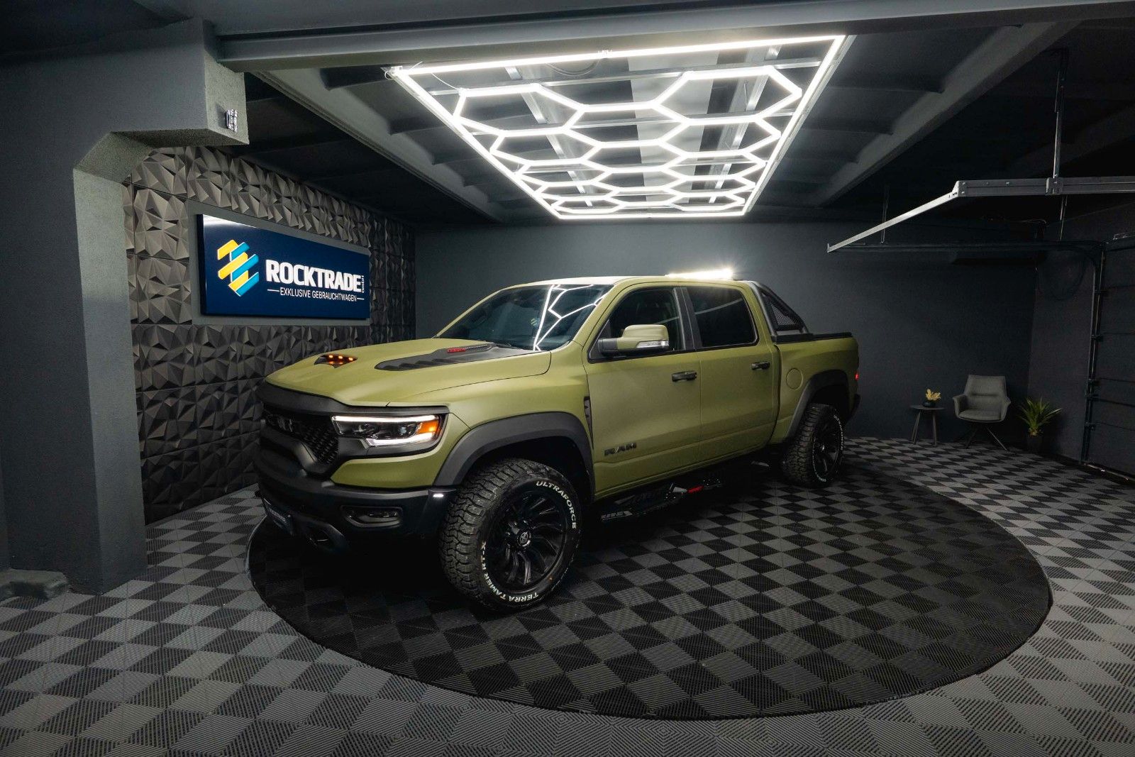 Fahrzeugabbildung Dodge RAM 5.7 V8 HEMI 4x4 LARAMIE OFFROAD TRX Styling