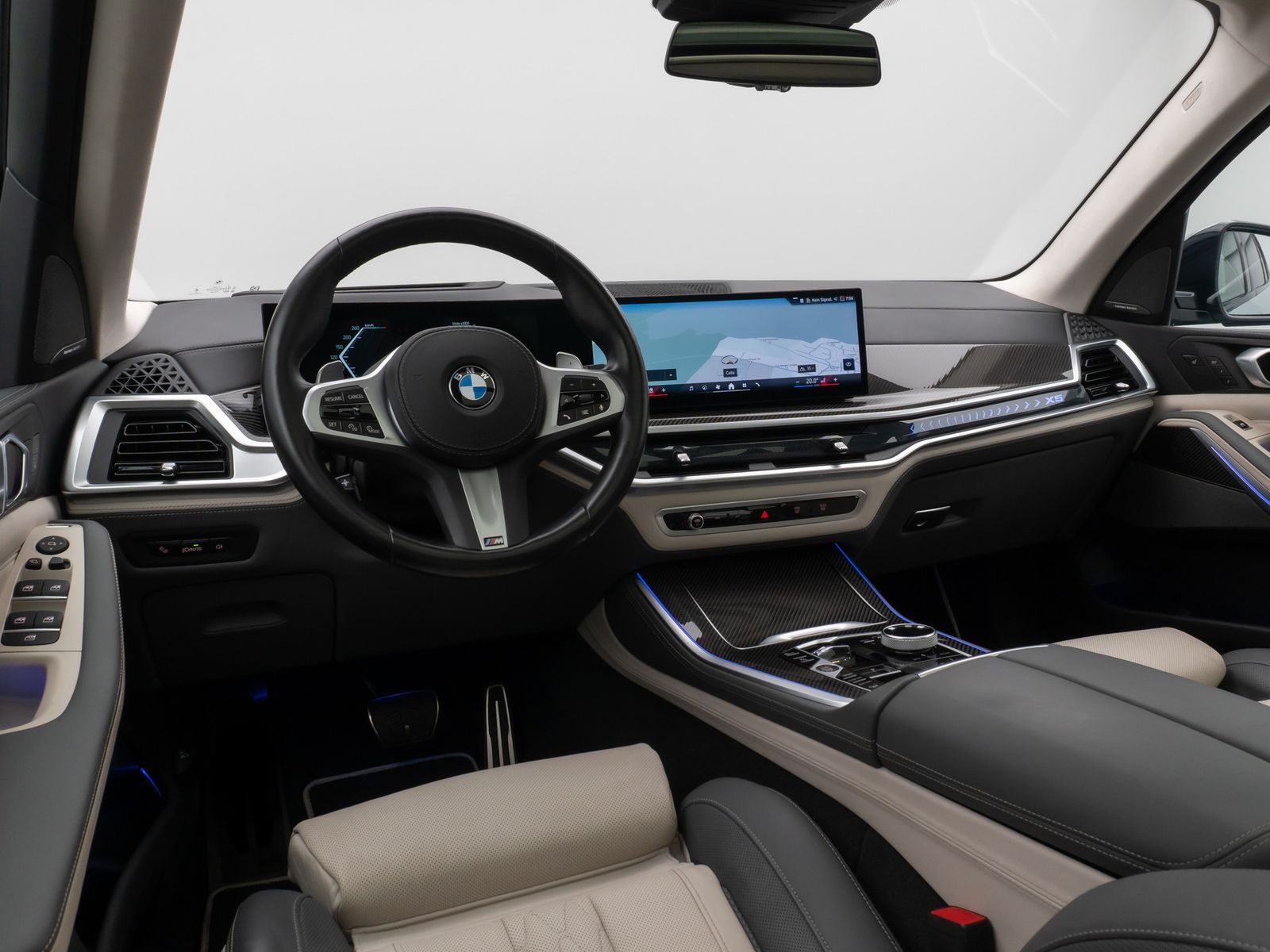 Fahrzeugabbildung BMW X5 xD30d M Sport Pro SkyLoung 360°HUD H/K SoftCL