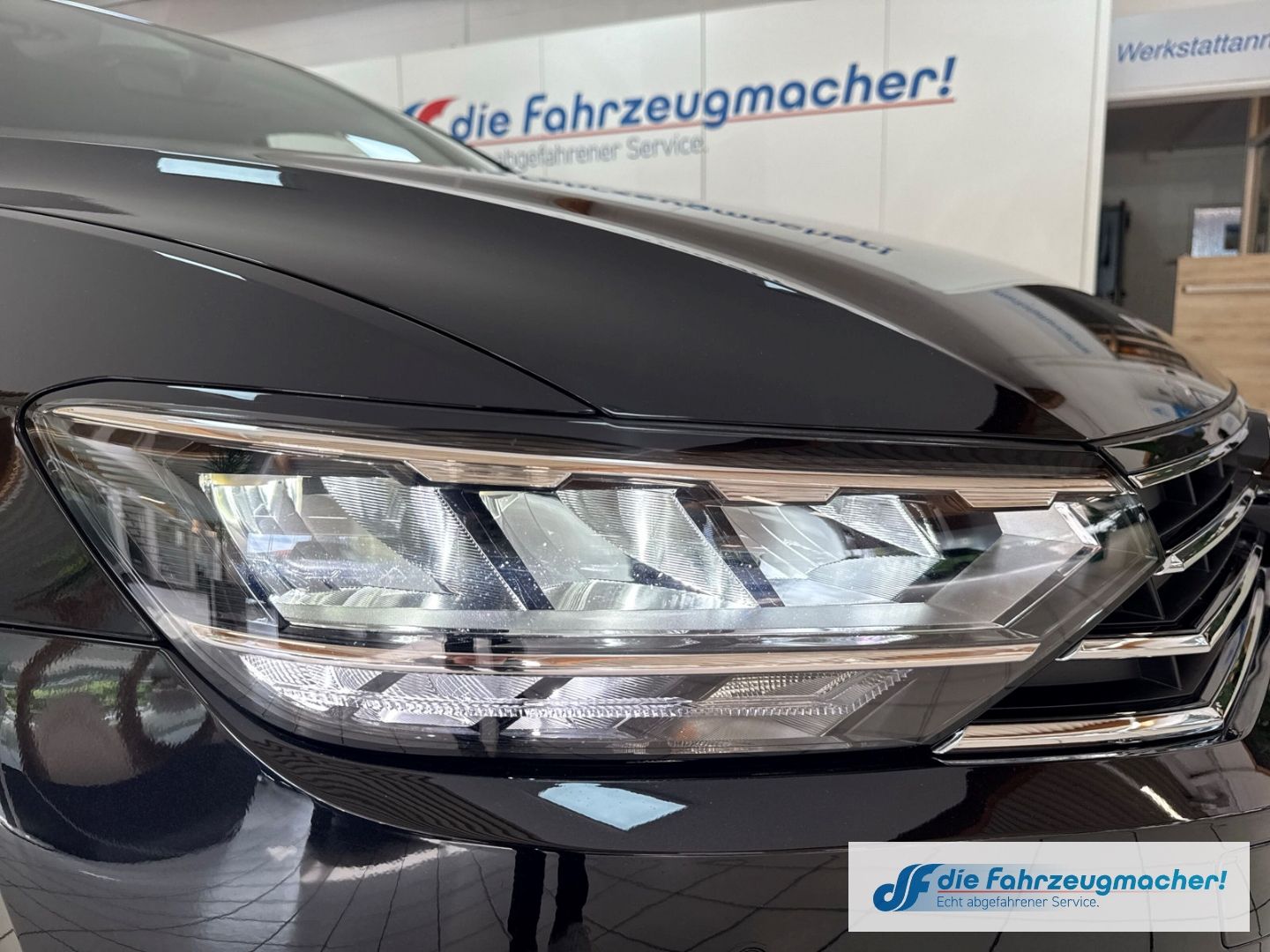Fahrzeugabbildung Volkswagen Passat Variant Conceptline sch.AHK Navi LED ACC