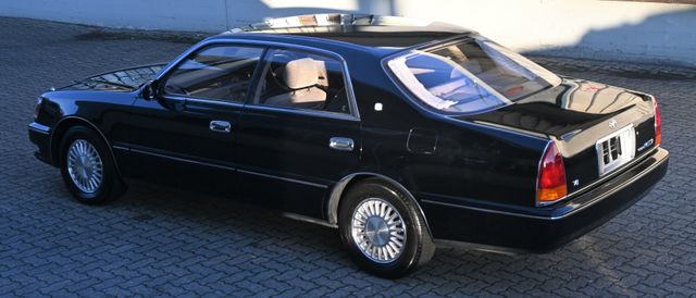 Toyota Crown Majesta V8
