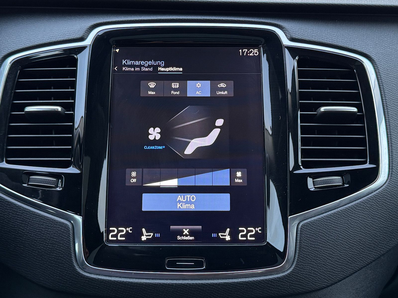 Fahrzeugabbildung Volvo XC90 INSCRIPTION AWD PANO HUD SITZKLIMA MEMORY